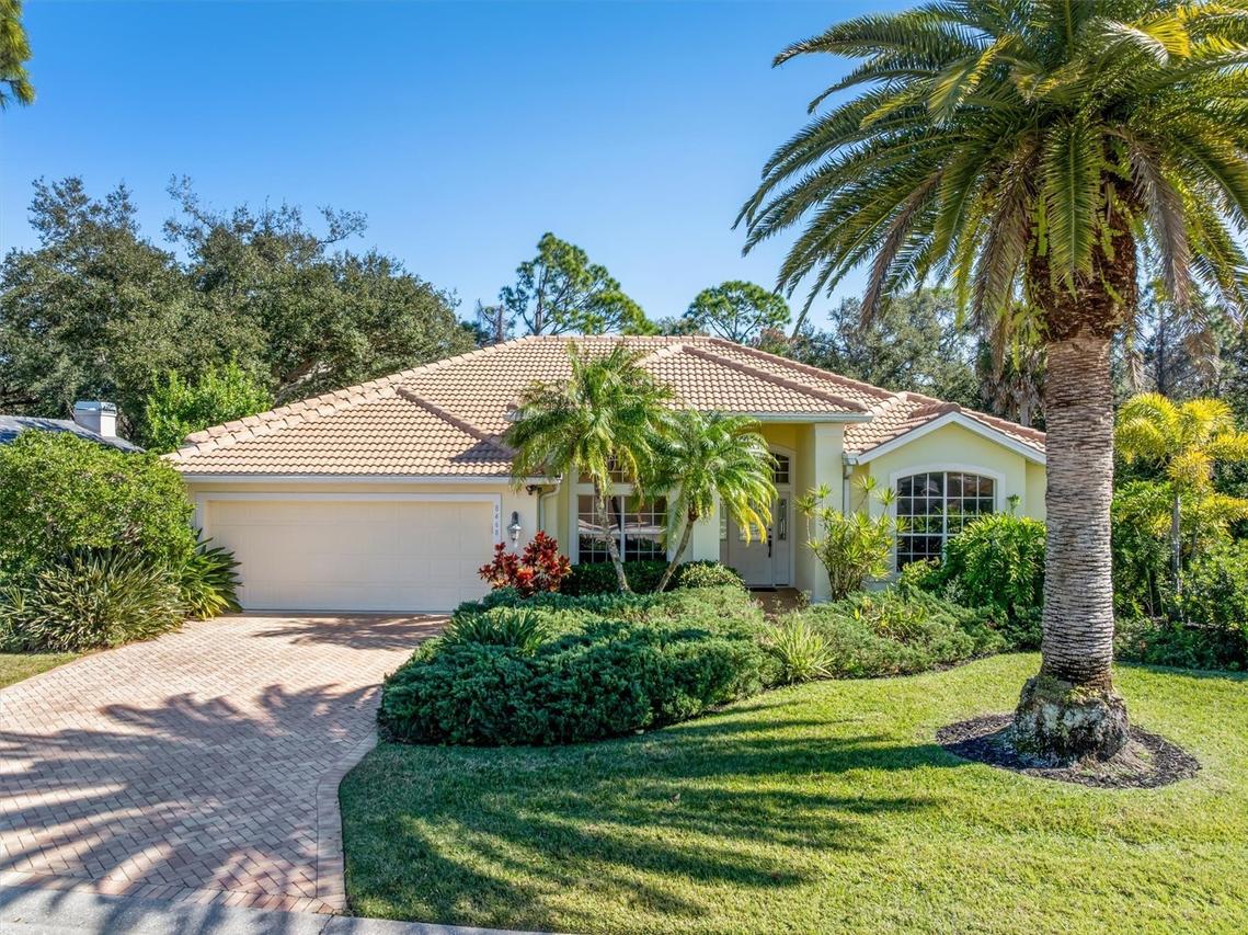 8468 Woodbriar Dr., Sarasota, FL 34238