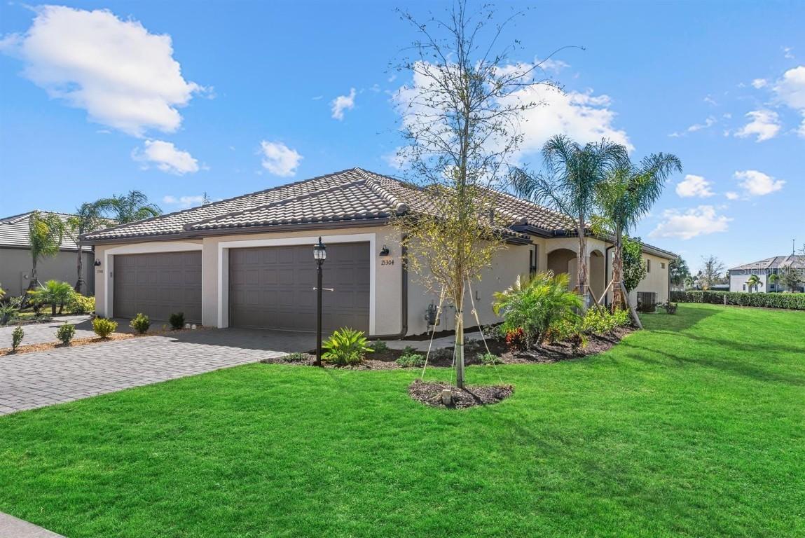 15304 Sunny Day Dr., Lakewood Ranch, FL 34211