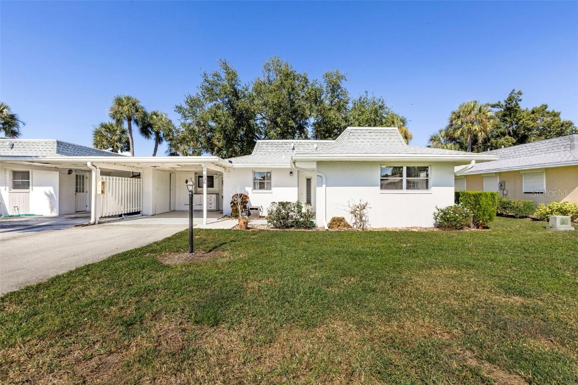 536 Pangola Dr., North Fort Myers, FL 33903