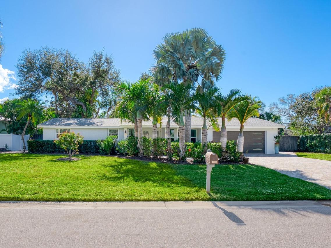 1002 Glebe Ln., Sarasota, FL 34242