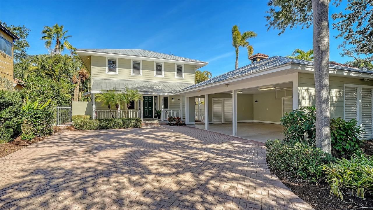 1695 Hyde Park St., Sarasota, FL 34239