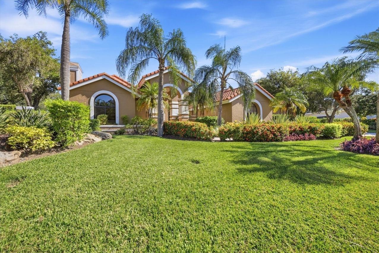 4221 Escondito Cir., Sarasota, FL 34238