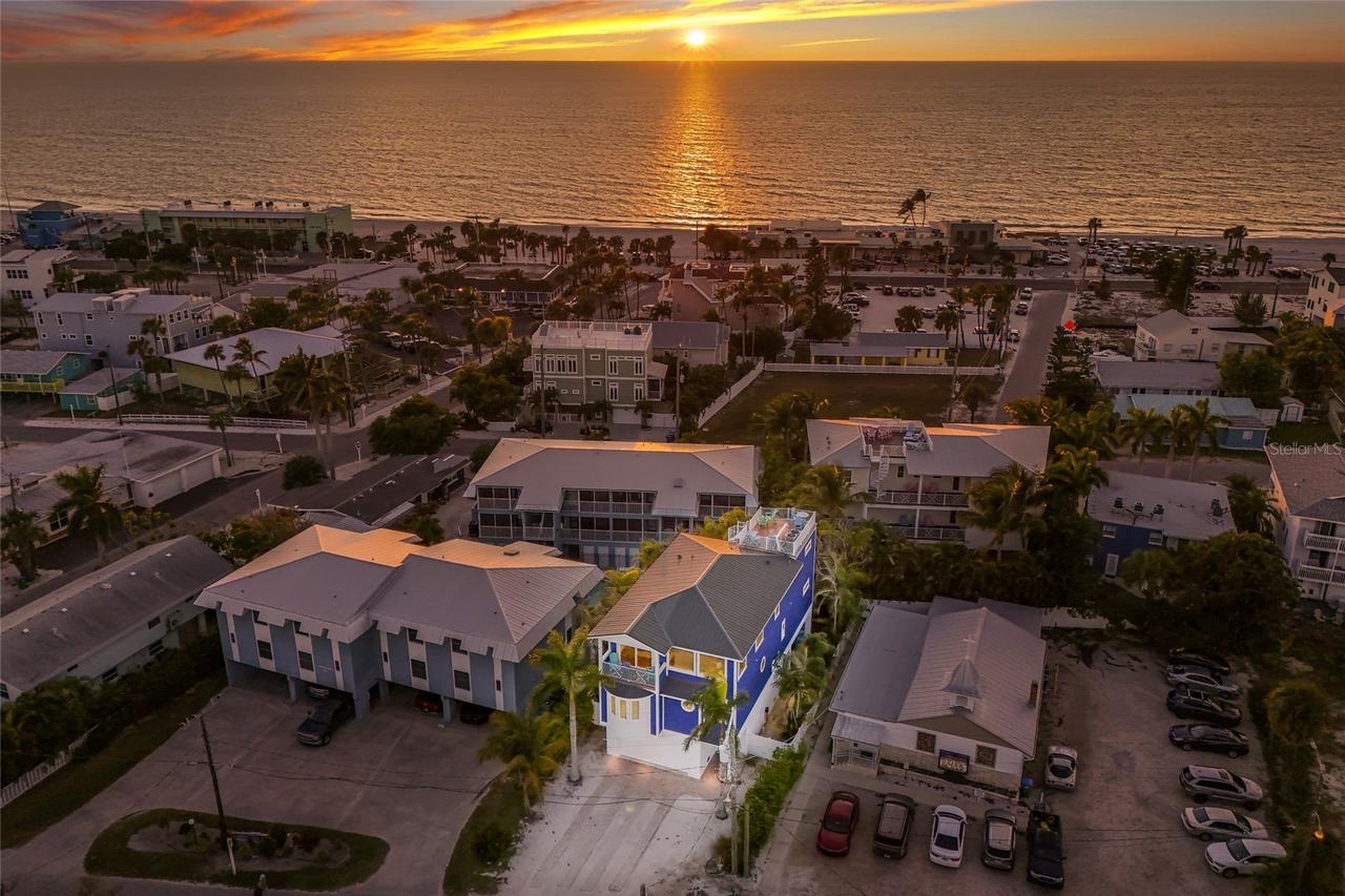 206 Church Ave., Bradenton Beach, FL 34217