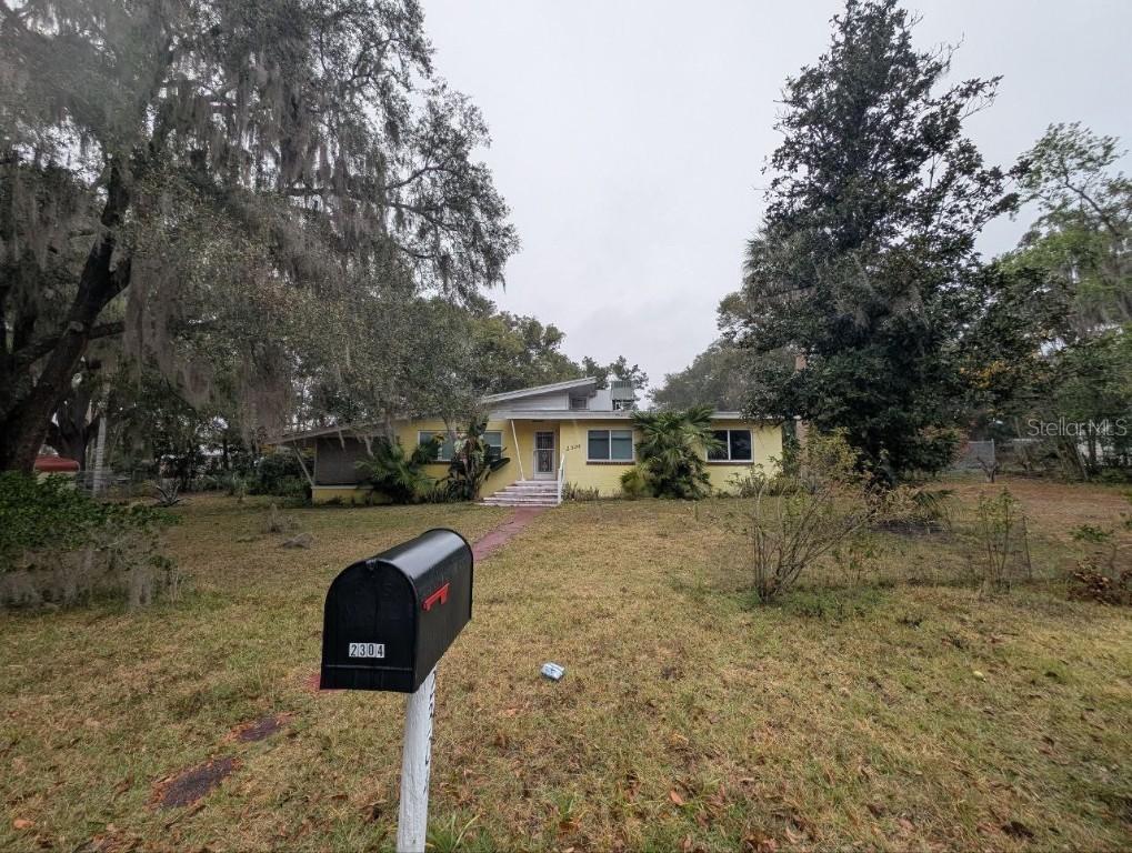 2304 Vine St., Leesburg, FL 34748