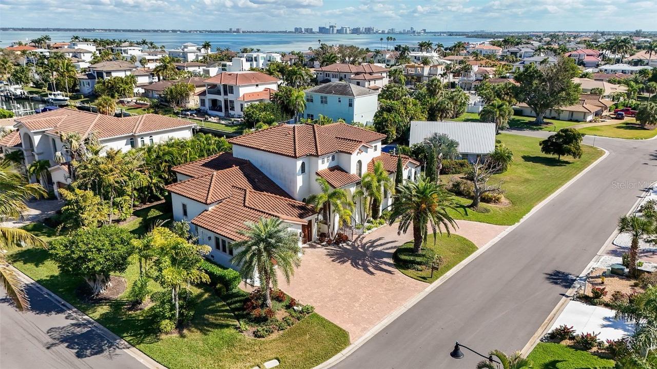 1005 Bogey Ln., Longboat Key, FL 34228