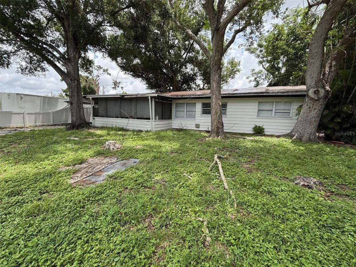 2118 Dodge Ave., Sarasota, FL 34234