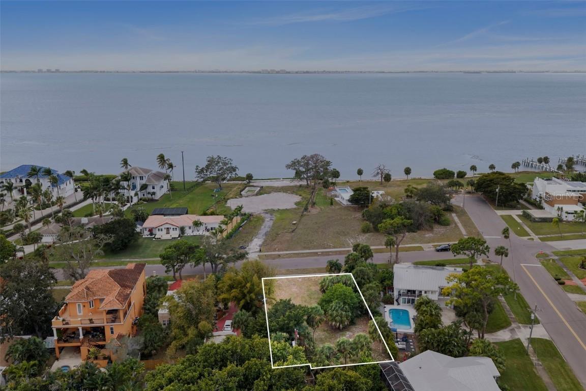 7511 Westmoreland Dr., Sarasota, FL 34243