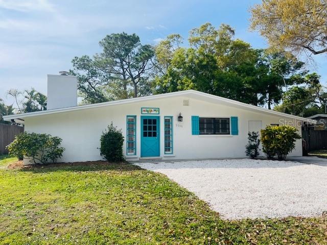 2208 Robinson Ave., Sarasota, FL 34232