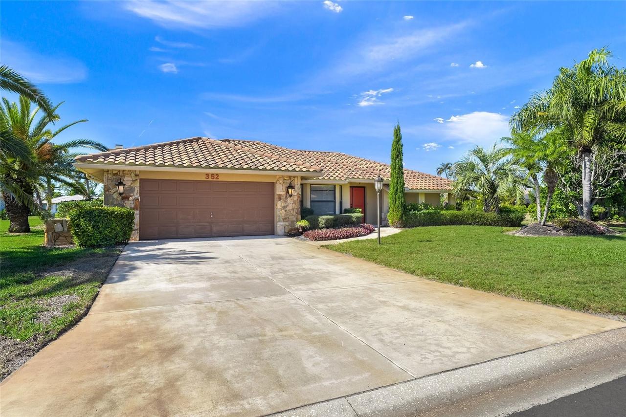 352 Ardenwood Dr., Englewood, FL 34223