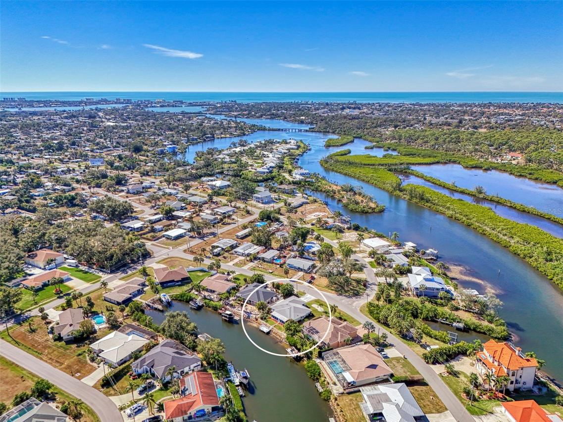 602 Portia St., Nokomis, FL 34275