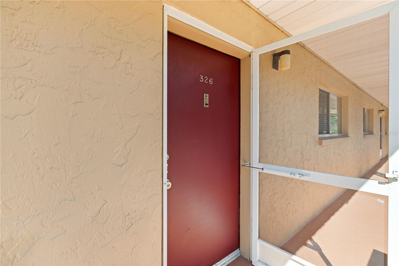 1540 Glen Oaks Dr. #B326, Sarasota, FL 34232