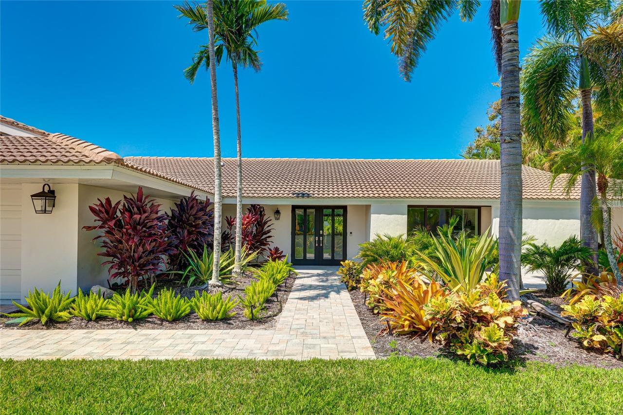 526 Bird Key Dr., Sarasota, FL 34236