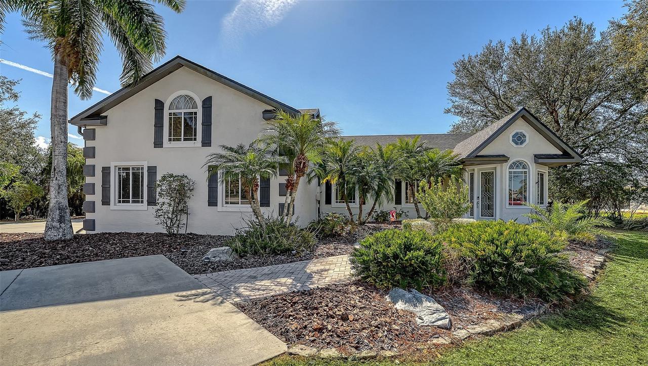 2098 Palm View Rd., Sarasota, FL 34240