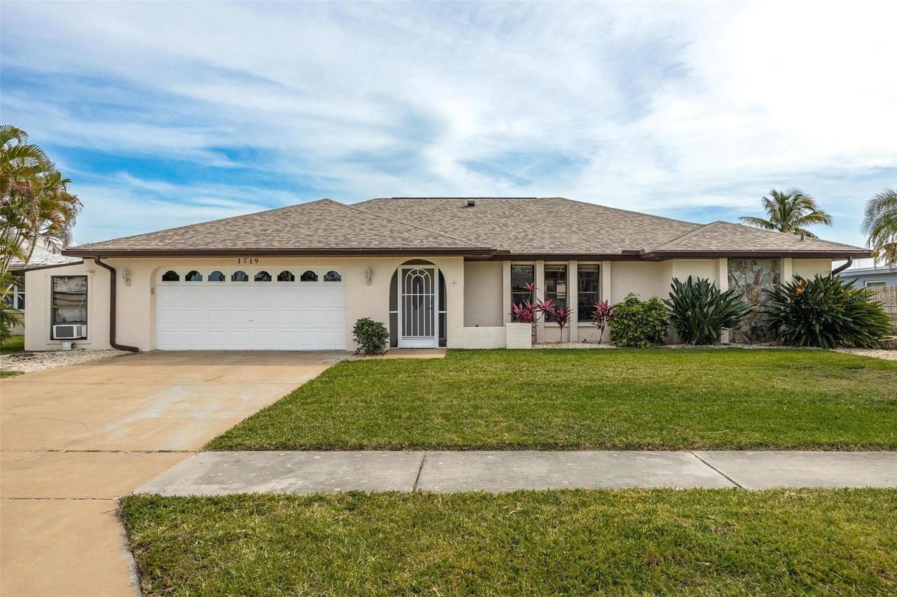 1719 W Bluewater Ter., North Fort Myers, FL 33903