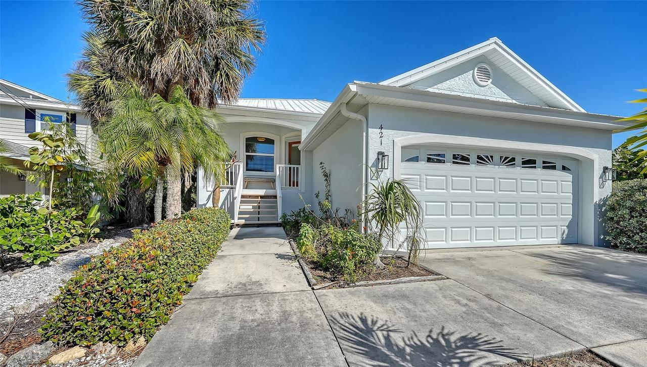 421 Island Cir., Sarasota, FL 34242