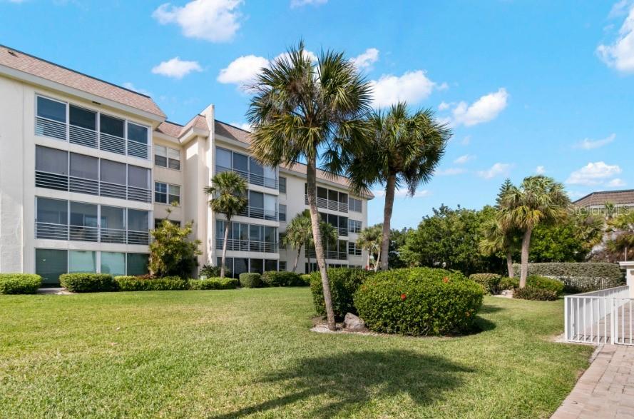 605 Sutton Pl. #102, Longboat Key, FL 34228