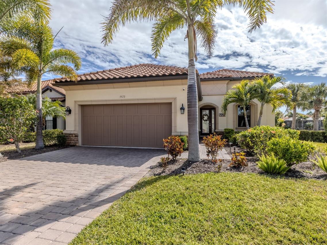 5573 Semolino St., Nokomis, FL 34275