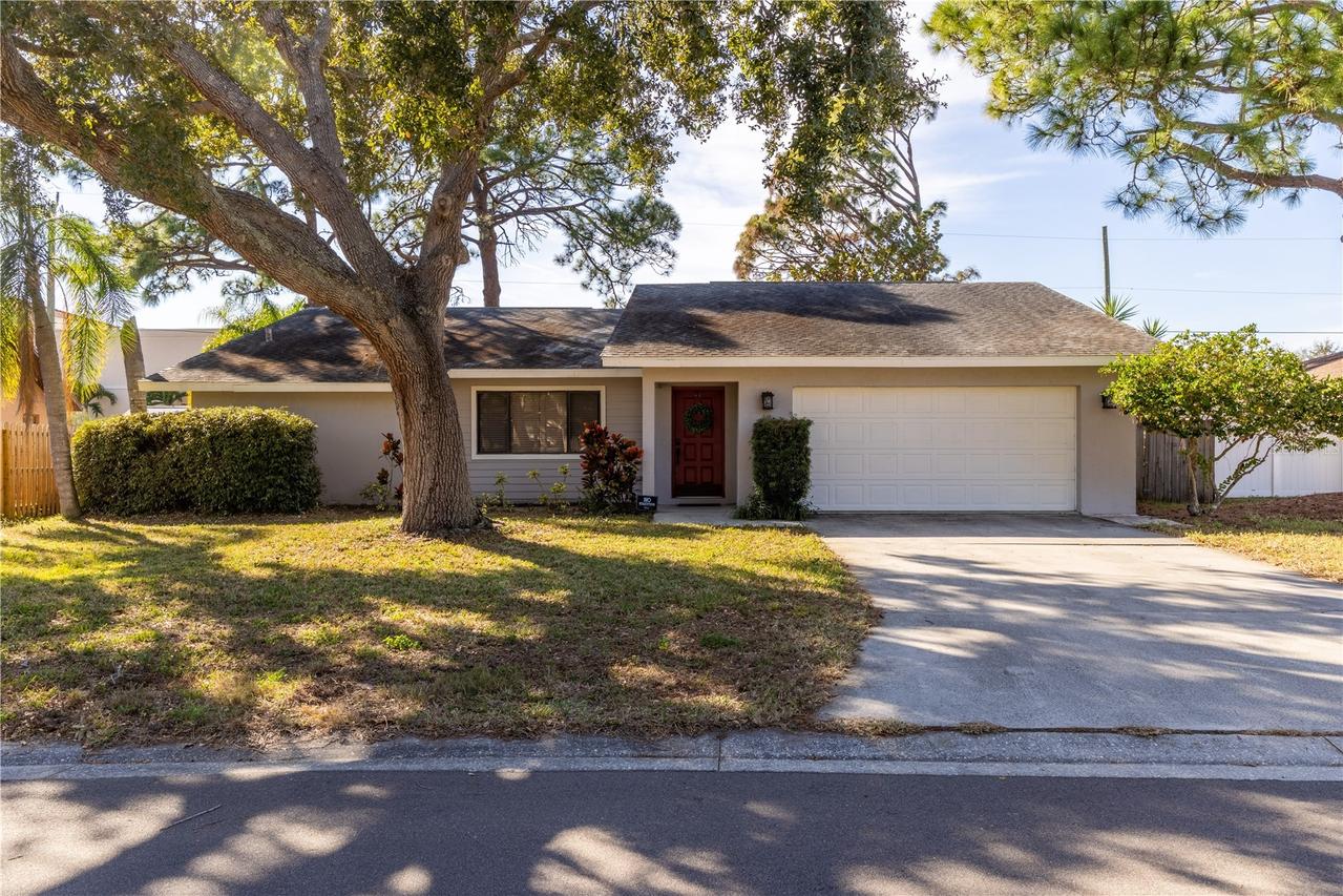 8457 Cypress Lake Cir., Sarasota, FL 34243