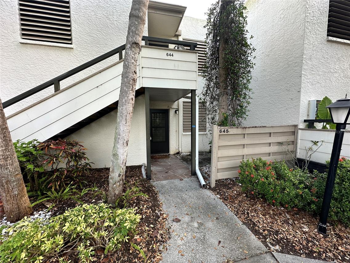 645 Woodlawn Dr., Bradenton, FL 34210