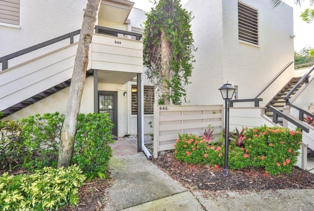 645 Woodlawn Dr., Bradenton, FL 34210