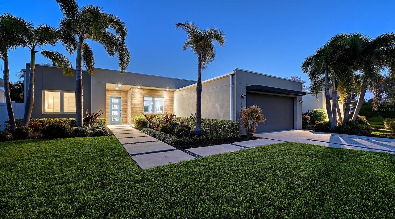 2215 Datura St., Sarasota, FL 34239