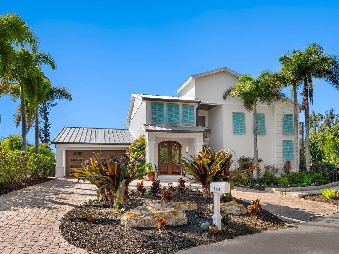 6934 Belgrave Dr., Siesta Key, FL 34242