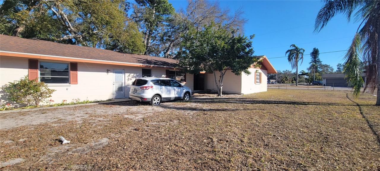 5515 27th St., Bradenton, FL 34207