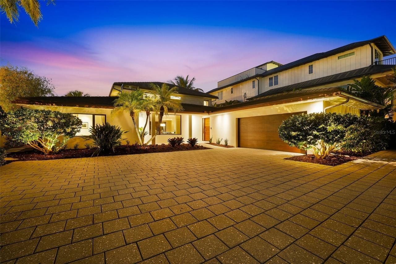 541 S Washington Dr., Sarasota, FL 34236