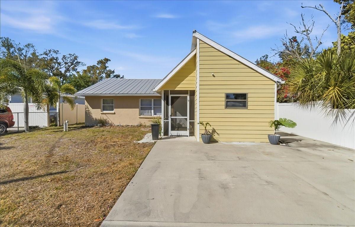 305 N Conrad Ave., Sarasota, FL 34237