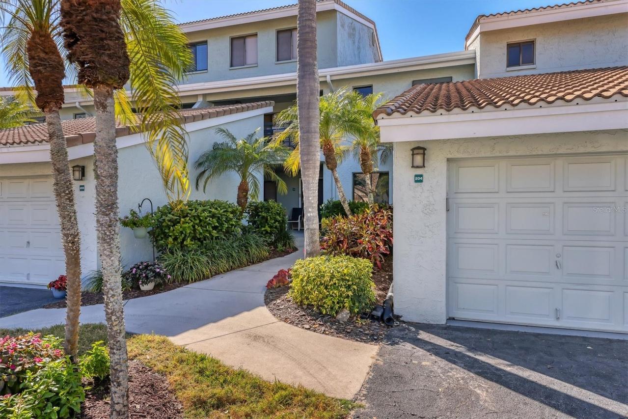 600 Carriage House Ln. #204, Nokomis, FL 34275