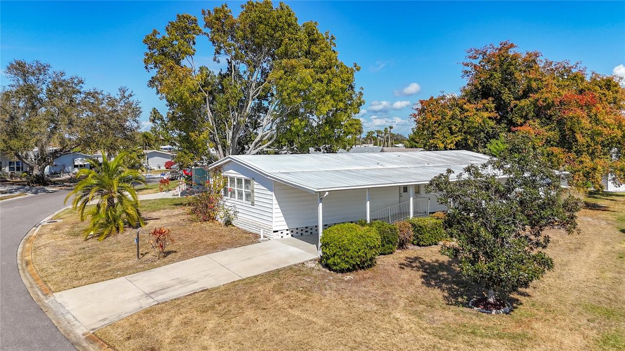 8430 Imperial Lake Cir., Palmetto, FL 34221