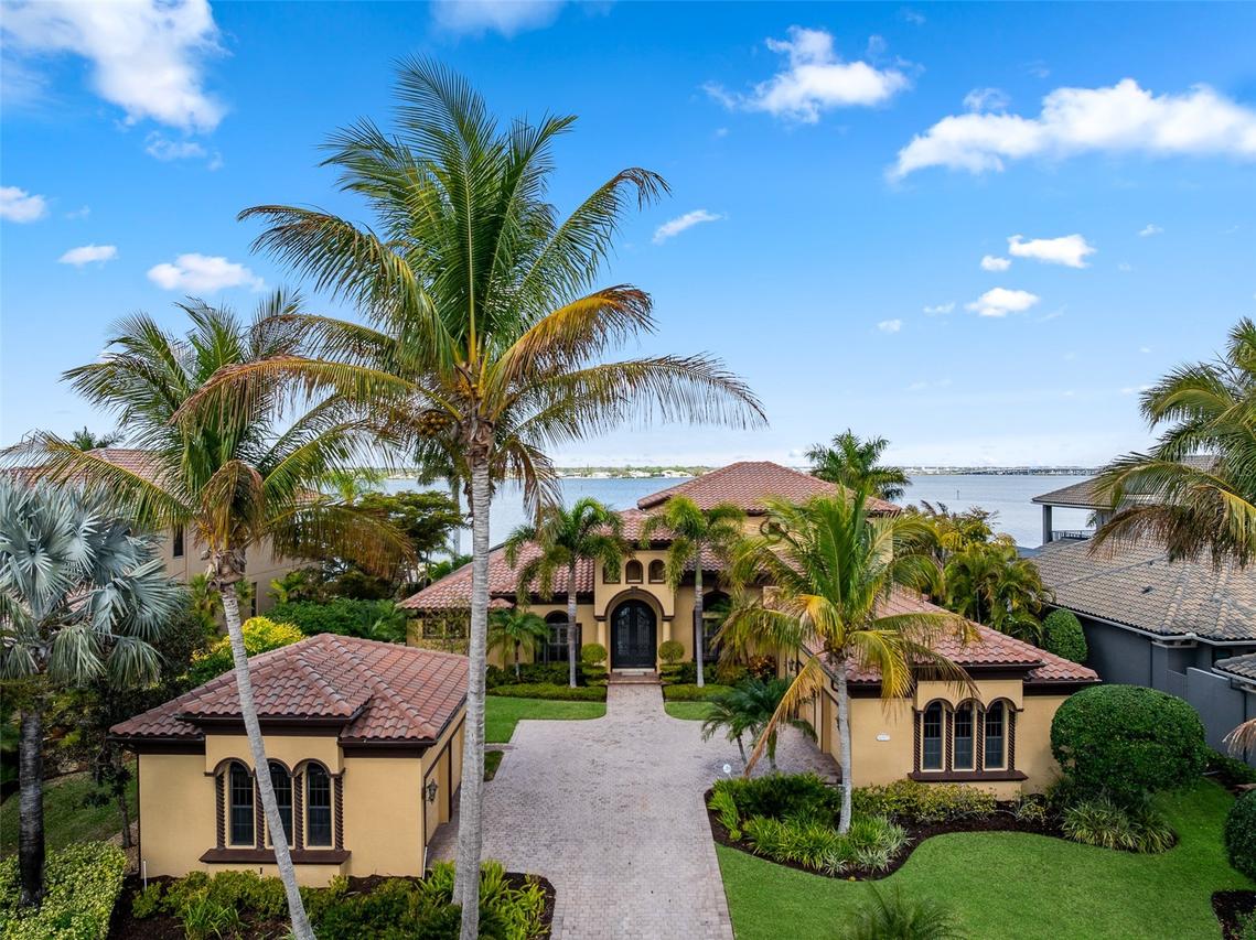 4003 Hawk Island Dr., Bradenton, FL 34208