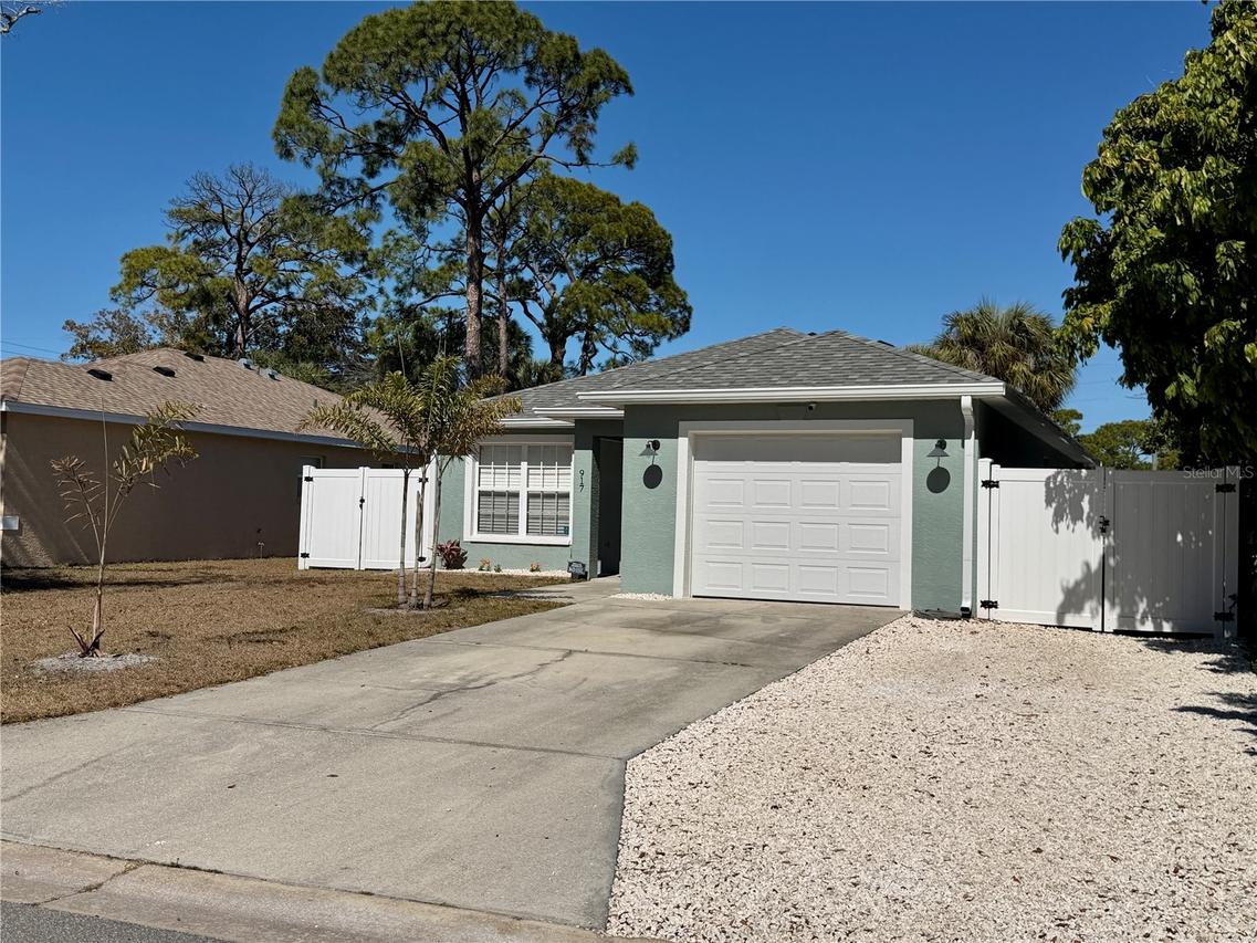 917 Winter Garden Dr., Sarasota, FL 34243