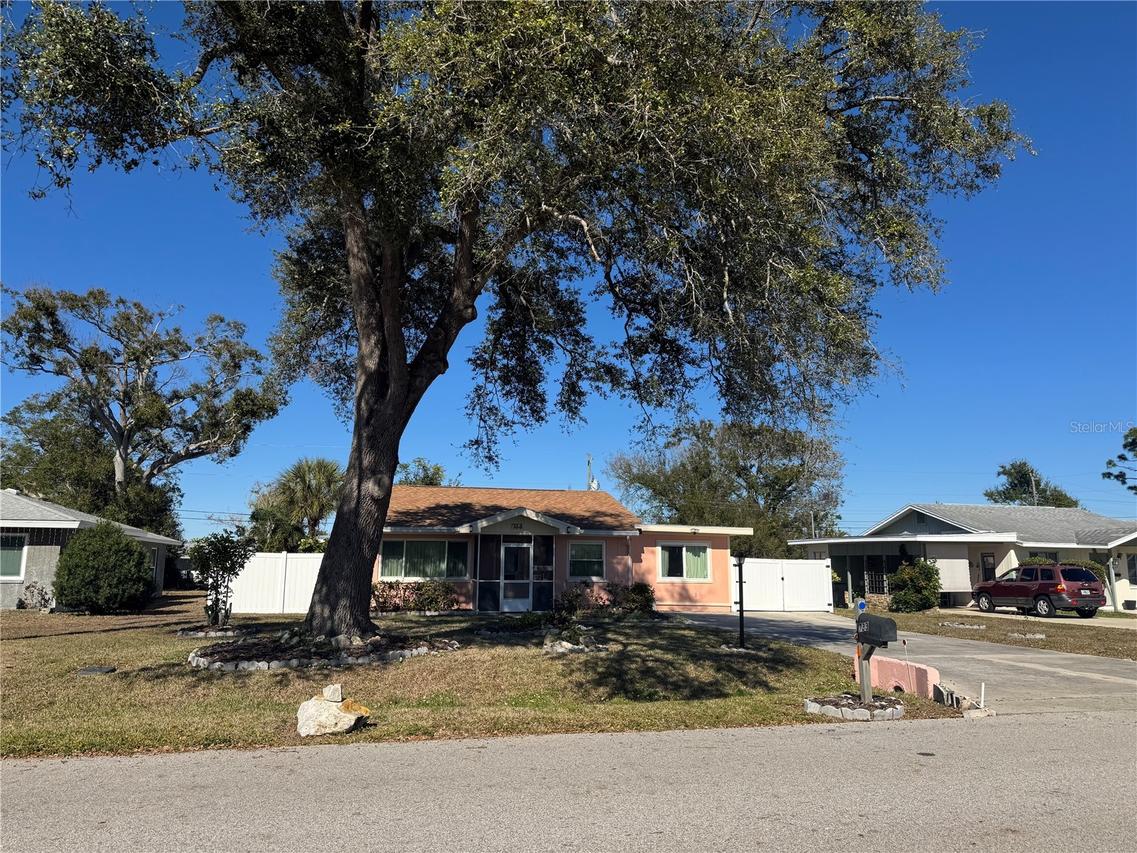 733 Laurel Ave., Venice, FL 34285