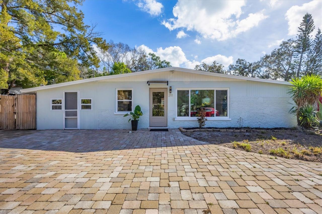 2111 Vinson Ave., Sarasota, FL 34232