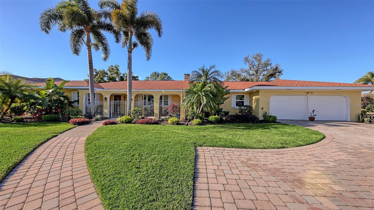 844 Magellan Dr., Sarasota, FL 34243