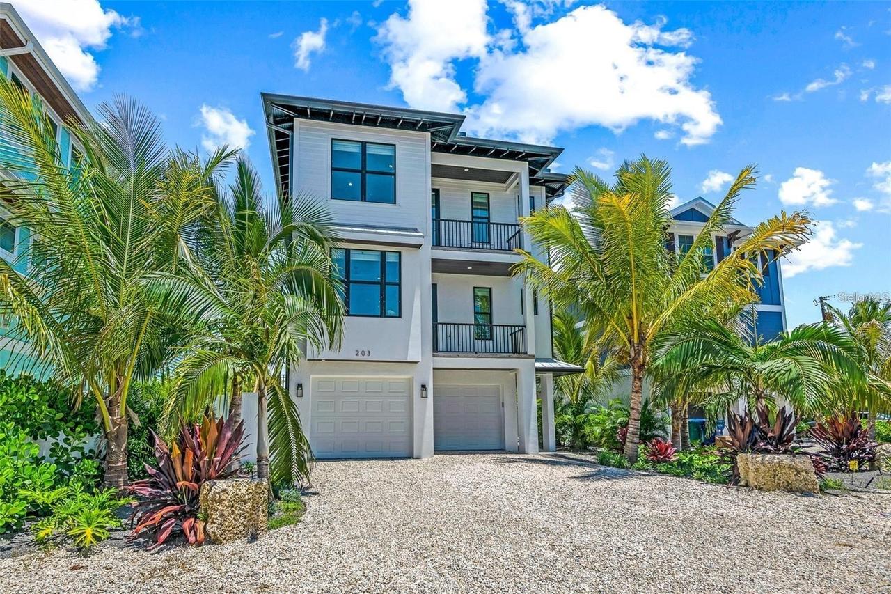 203 Bay Dr., Holmes Beach, FL 34217