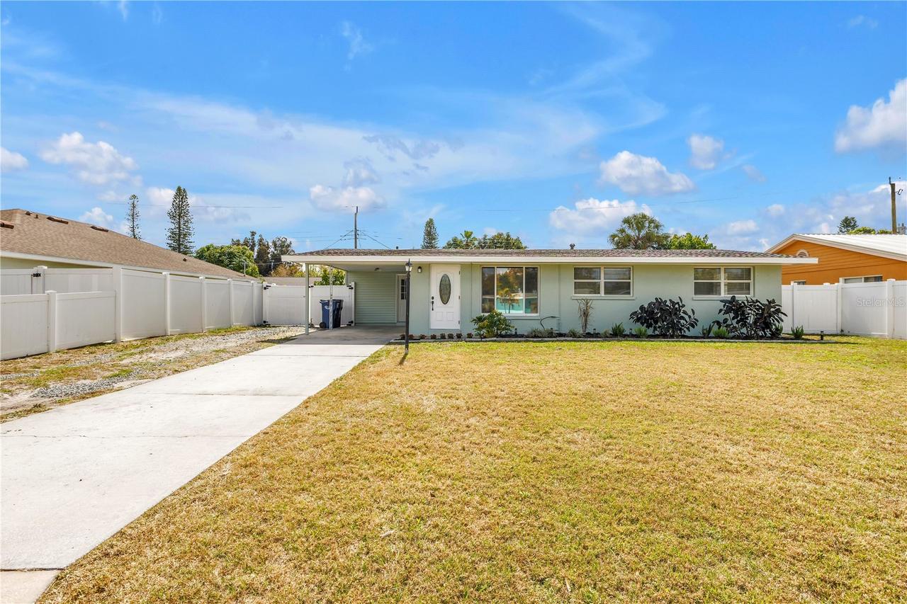 2112 Hopkins Dr., Bradenton, FL 34207
