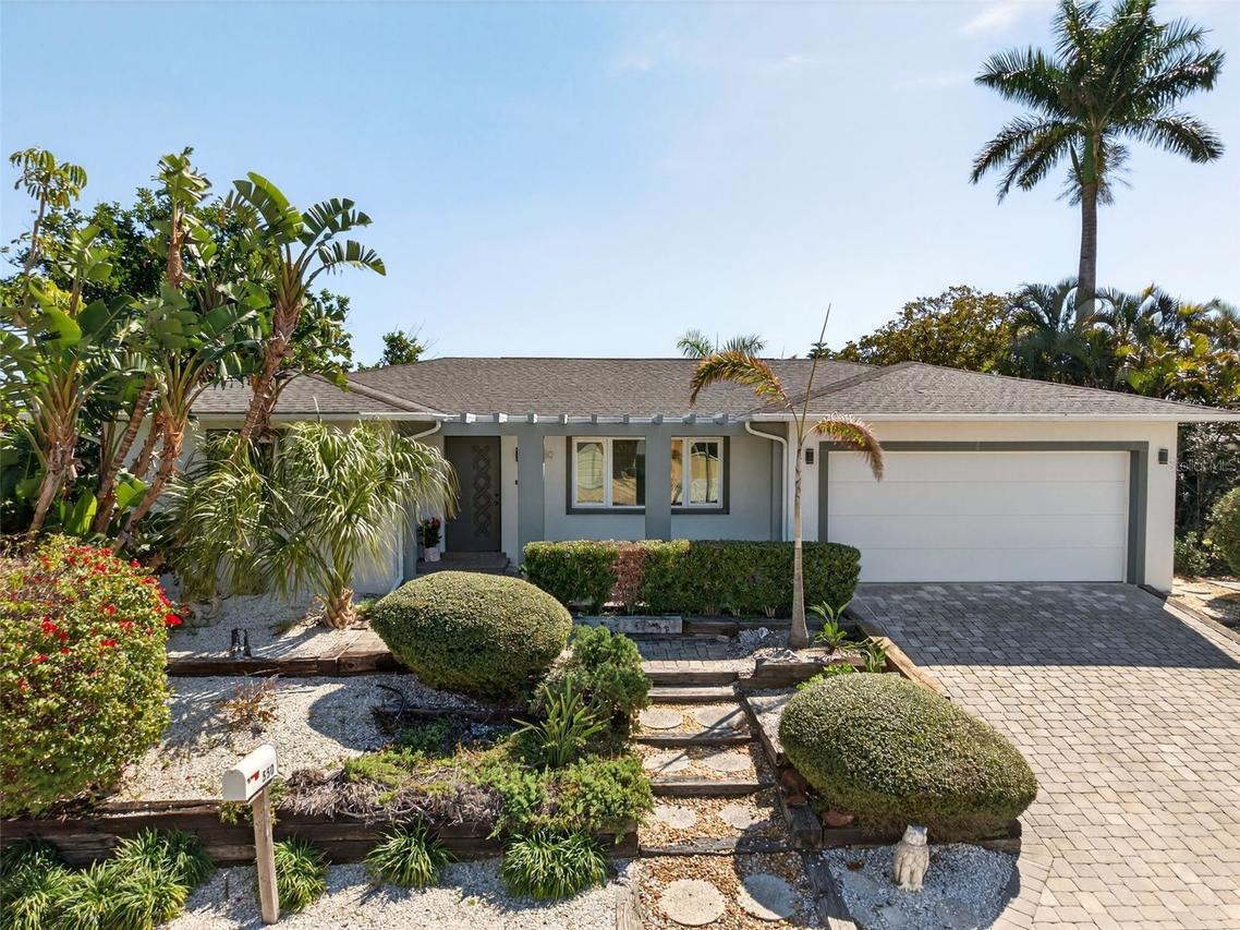 550 De Narvaez Dr., Longboat Key, FL 34228