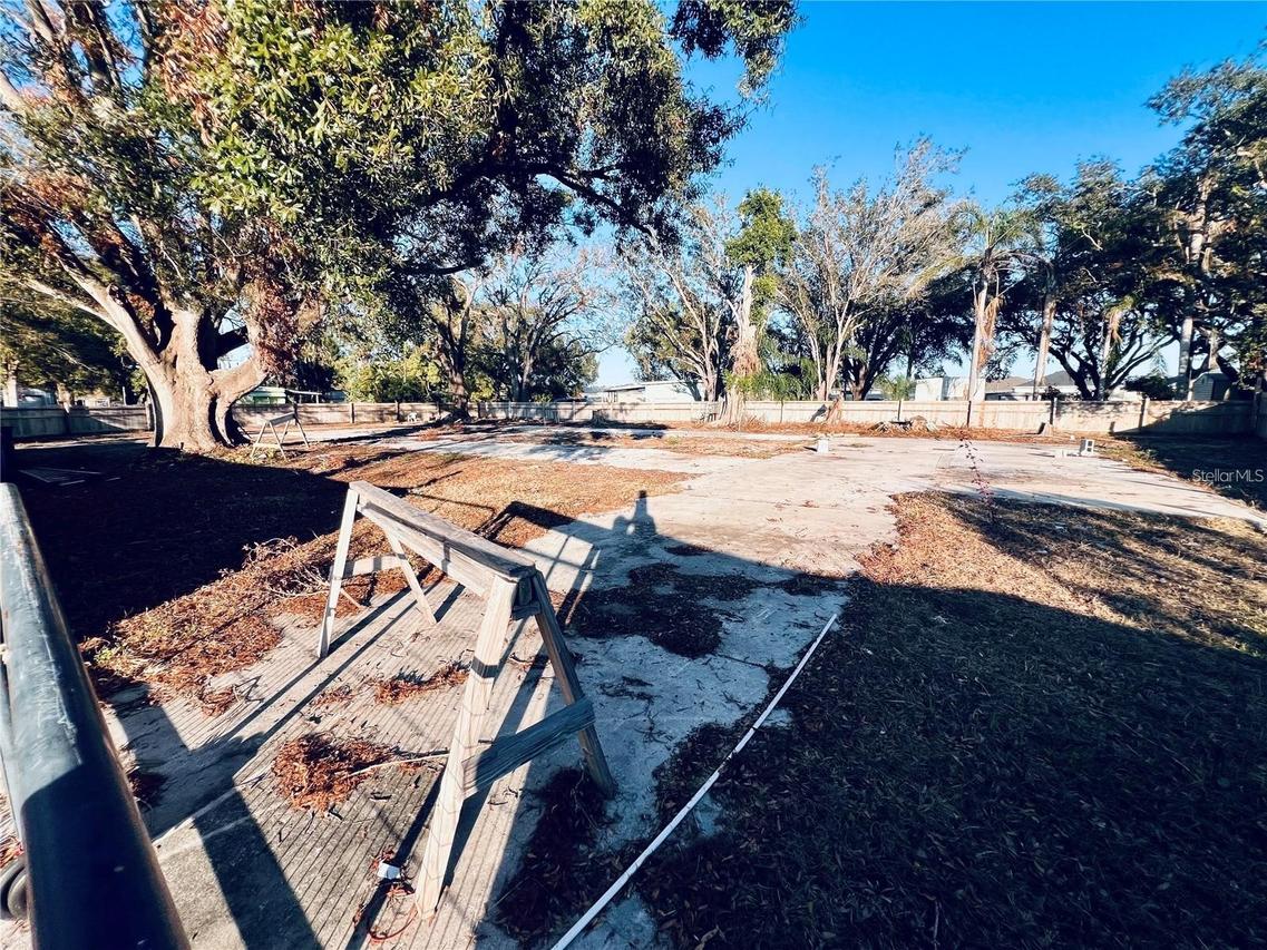 102-104 Domino Dr., Ruskin, FL 33570