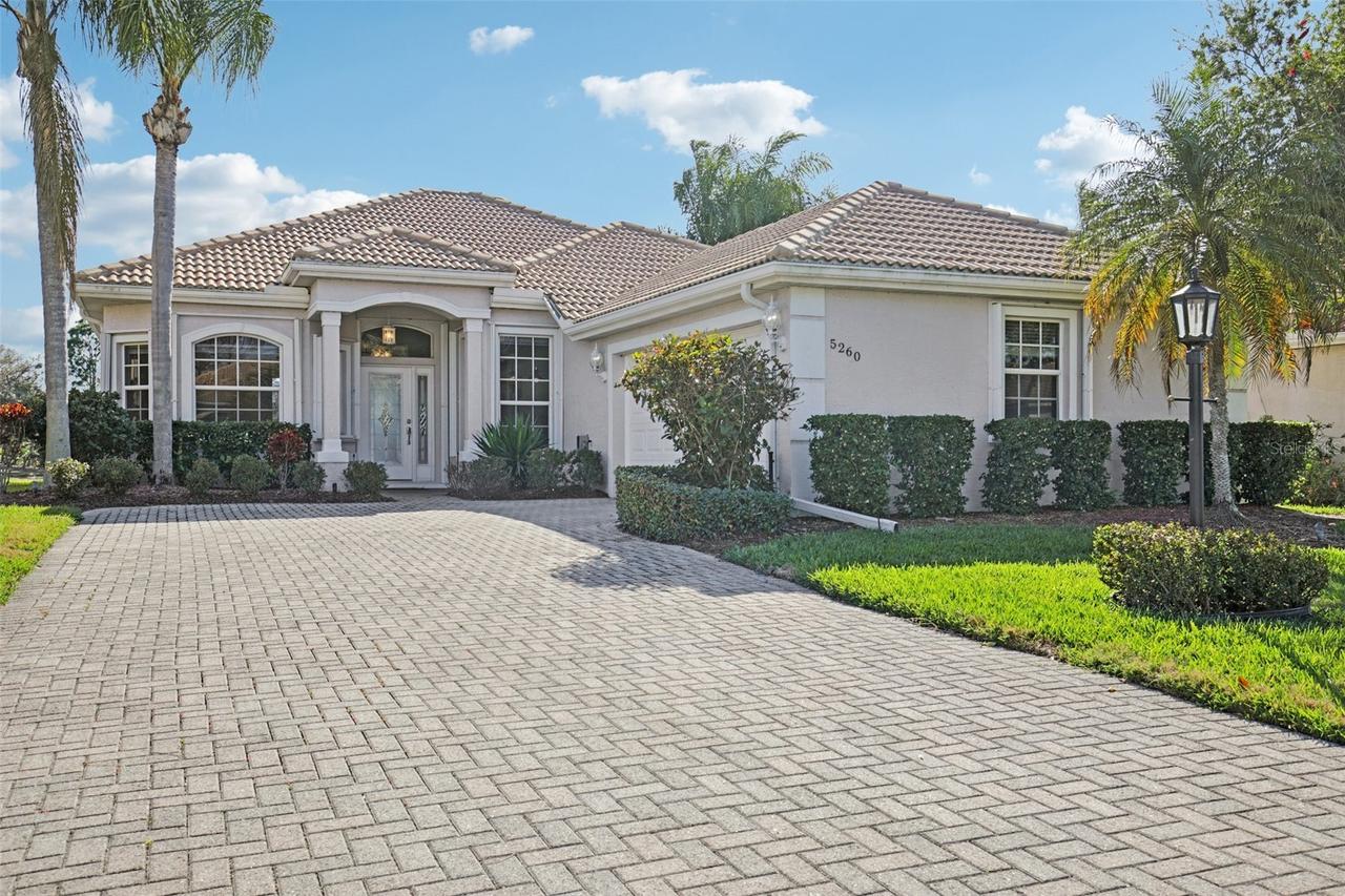 5260 Highbury Cir., Sarasota, FL 34238