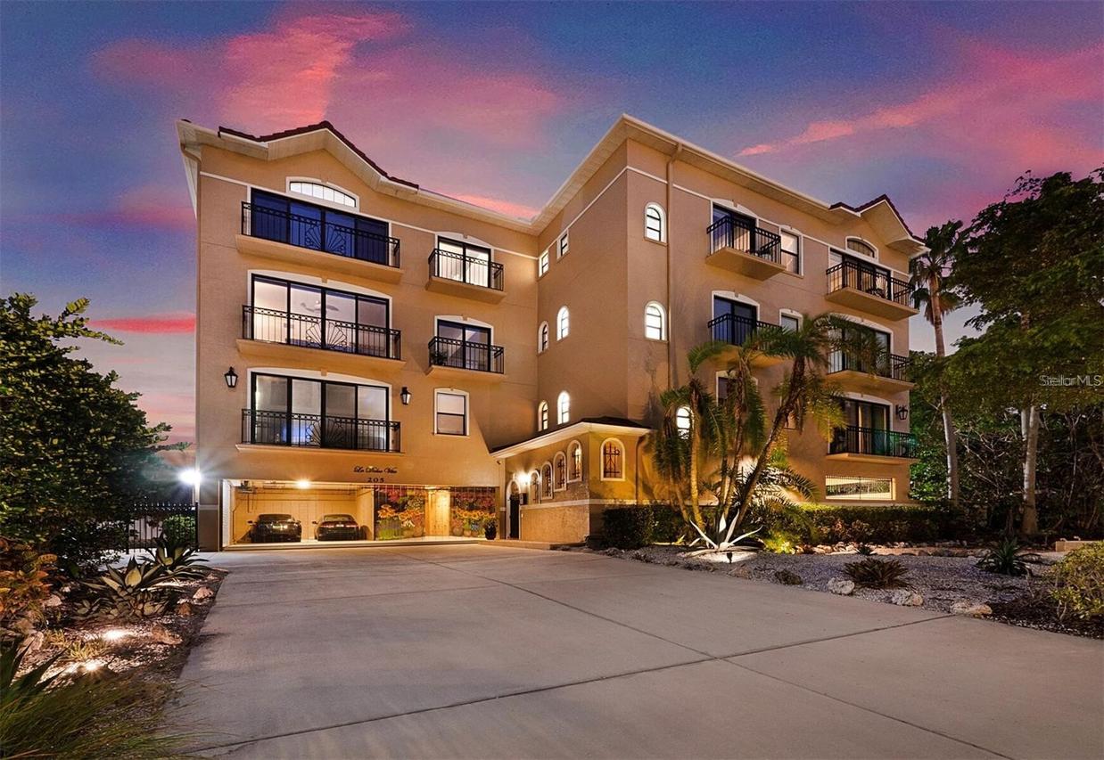 205 Golden Gate Point #401, Sarasota, FL 34236