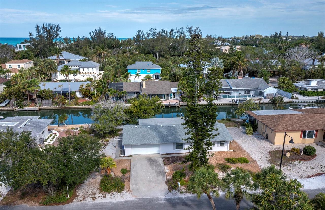 535 De Narvaez Dr., Longboat Key, FL 34228