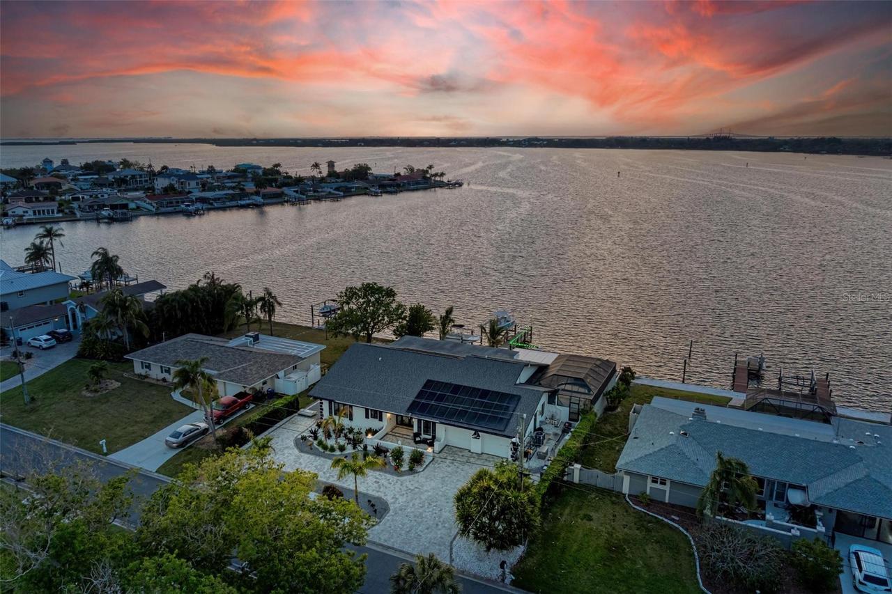 5207 Bay State Rd., Palmetto, FL 34221