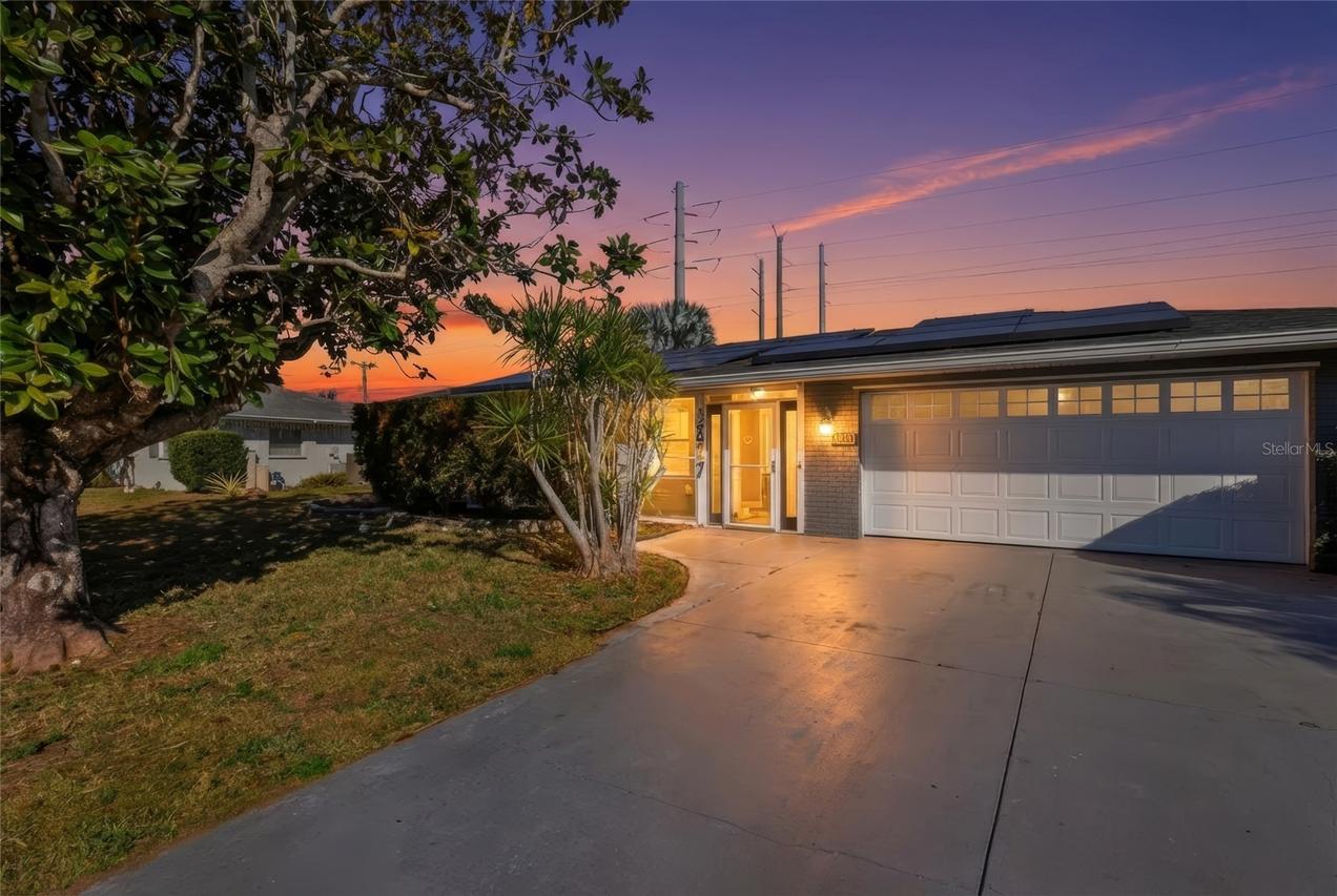 3827 Sugar Ln., Sarasota, FL 34235