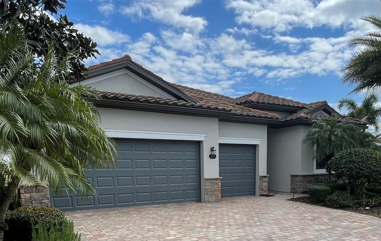 307 Whispering Palms Ln., Bradenton, FL 34212