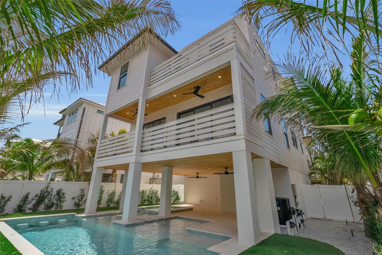 2215 Avenue C, Bradenton Beach, FL 34217