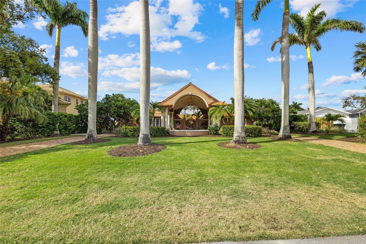 1749 Sandalwood Dr., Sarasota, FL 34231