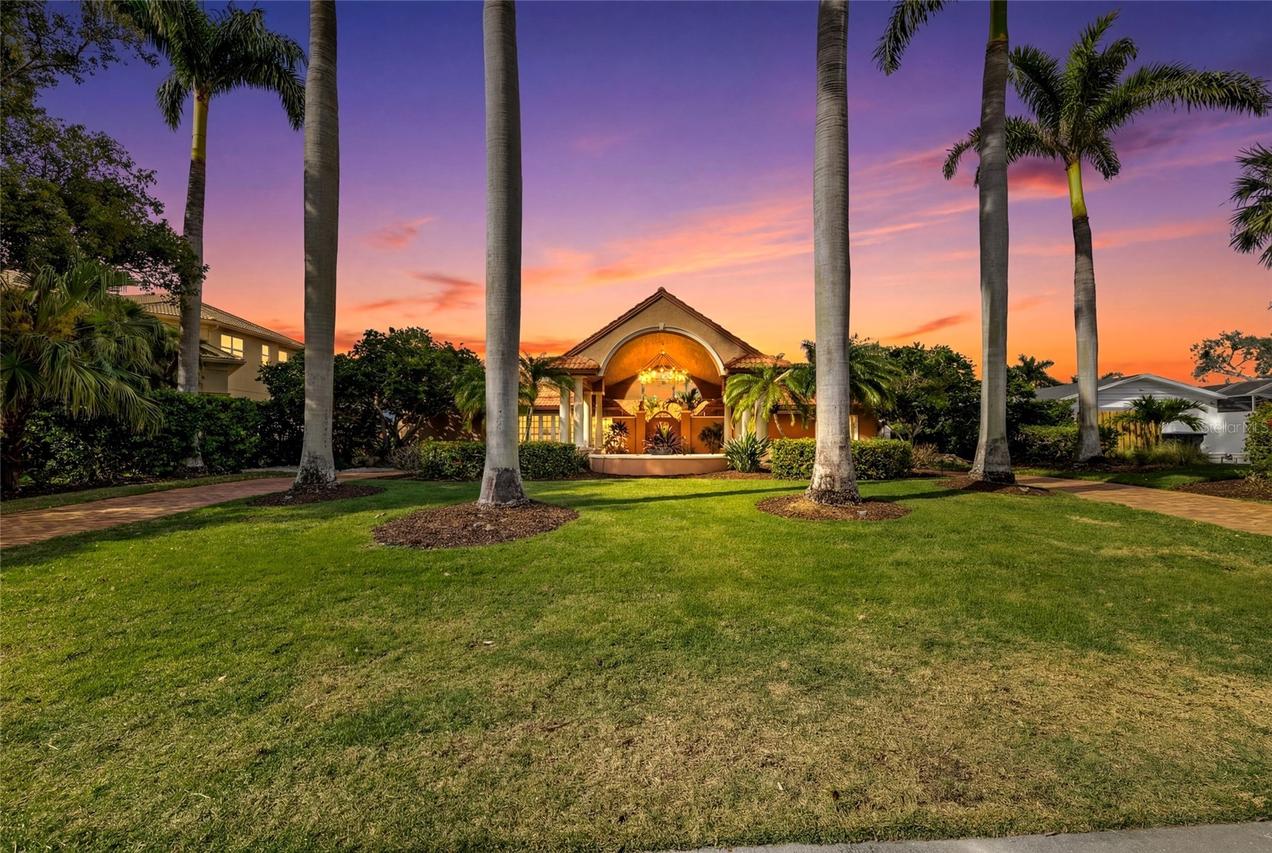 1749 Sandalwood Dr., Sarasota, FL 34231