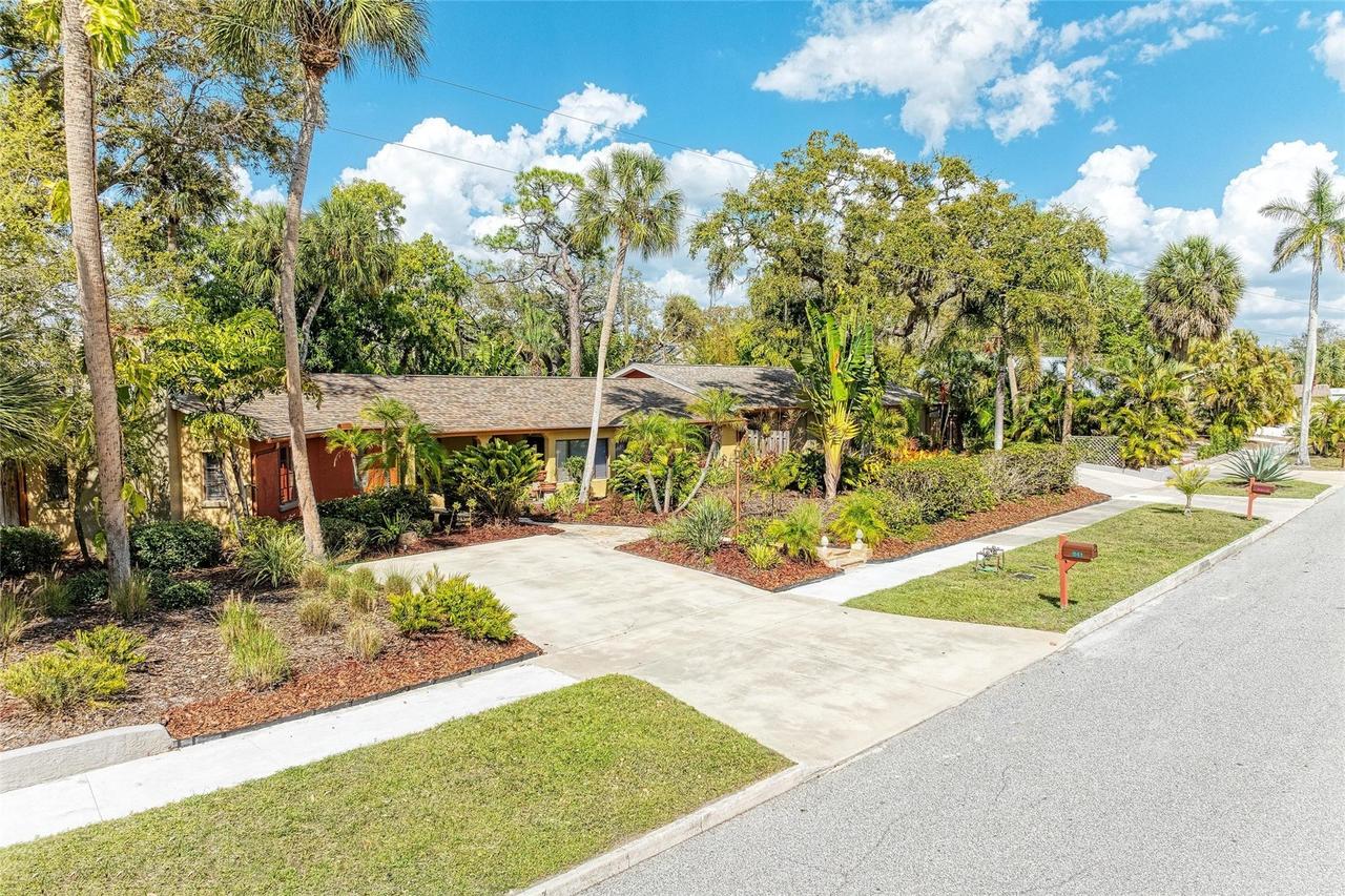 941 Virginia Dr., Sarasota, FL 34234